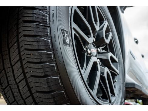 Used 2024 GMC Sierra 1500 Elevation image 9