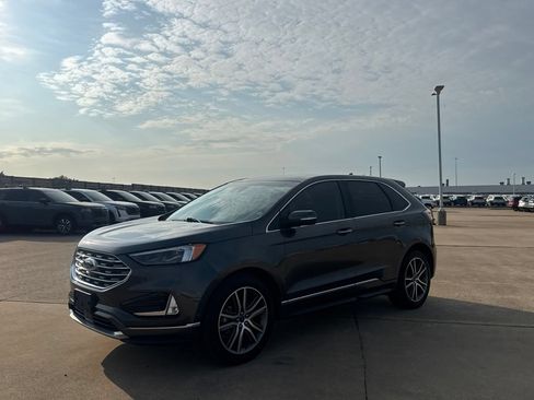 Used 2019 Ford Edge Titanium w/ Equipment Group 301A FWD image 10