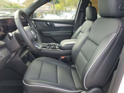 Used 2025 Buick Enclave Preferred image 21