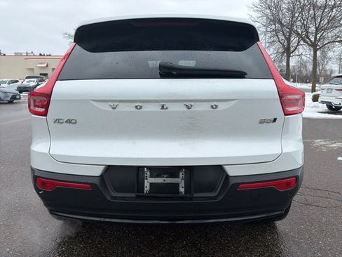 Used 2024 Volvo XC40 B5 Ultimate image 8