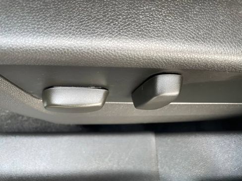 Used 2023 Buick Envision Essence FWD image 16