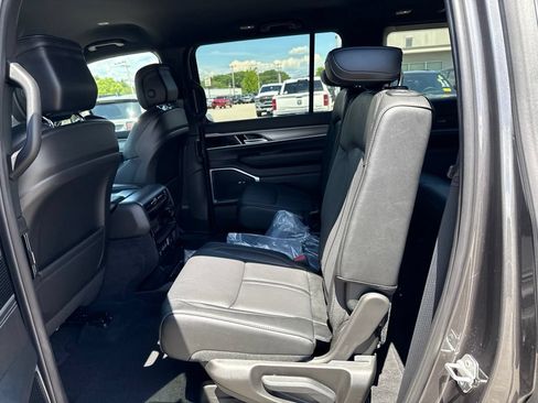 New 2026 Jeep Grand Wagoneer Limited AWD/4WD image 23