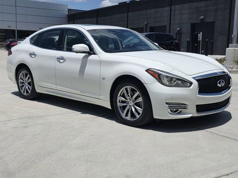 Used 2015 INFINITI Q70 3.7 RWD image 3