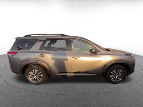 Used 2025 Nissan Pathfinder SV image 16