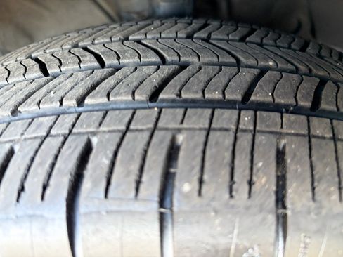 Used 2022 Kia Niro EX image 29