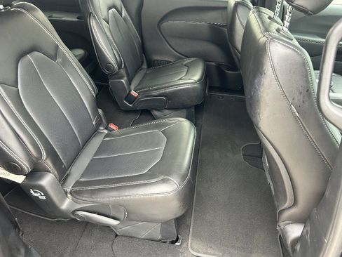 Used 2025 Chrysler Pacifica Select FWD image 20