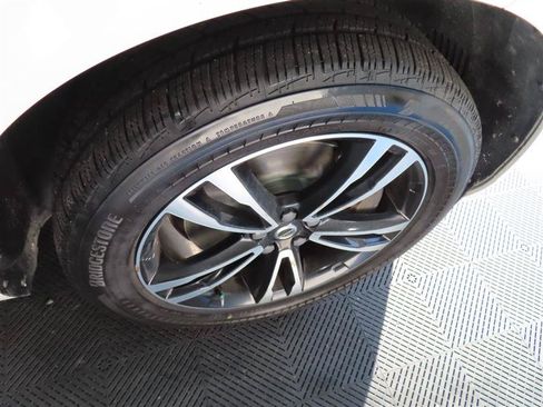 Used 2020 Volvo XC60 T6 Momentum w/ Protection Package Premier AWD/4WD image 10