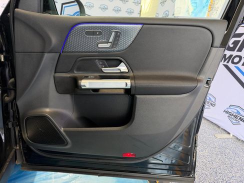 Used 2024 Mercedes-Benz GLB 250 4MATIC w/ Driver Assistance Package image 27