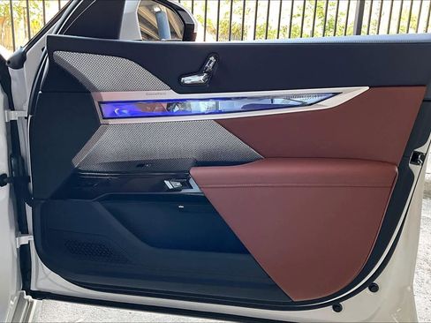 Certified 2025 BMW 760i xDrive w/ Executive Package image 23