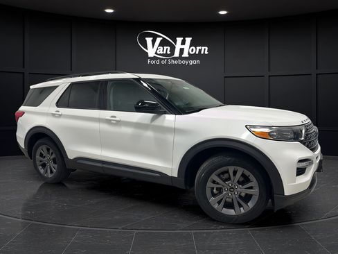 Used 2023 Ford Explorer XLT w/ Equipment Group 202A AWD/4WD image 1