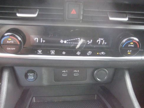 Used 2024 Nissan Rogue SV AWD/4WD image 21