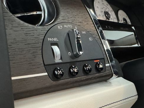 Used 2015 Rolls-Royce Ghost RWD image 59