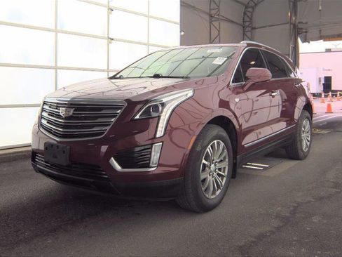 Used 2018 Cadillac XT5 Luxury w/ Driver Awareness Package FWD image 2