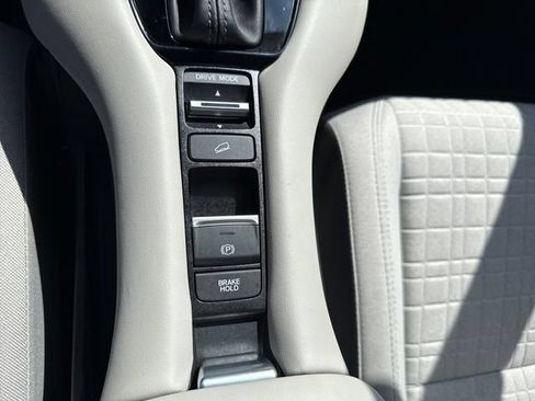 Certified 2025 Honda HR-V LX image 27