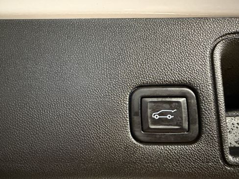 Used 2022 GMC Terrain SLT w/ Infotainment Package II image 21