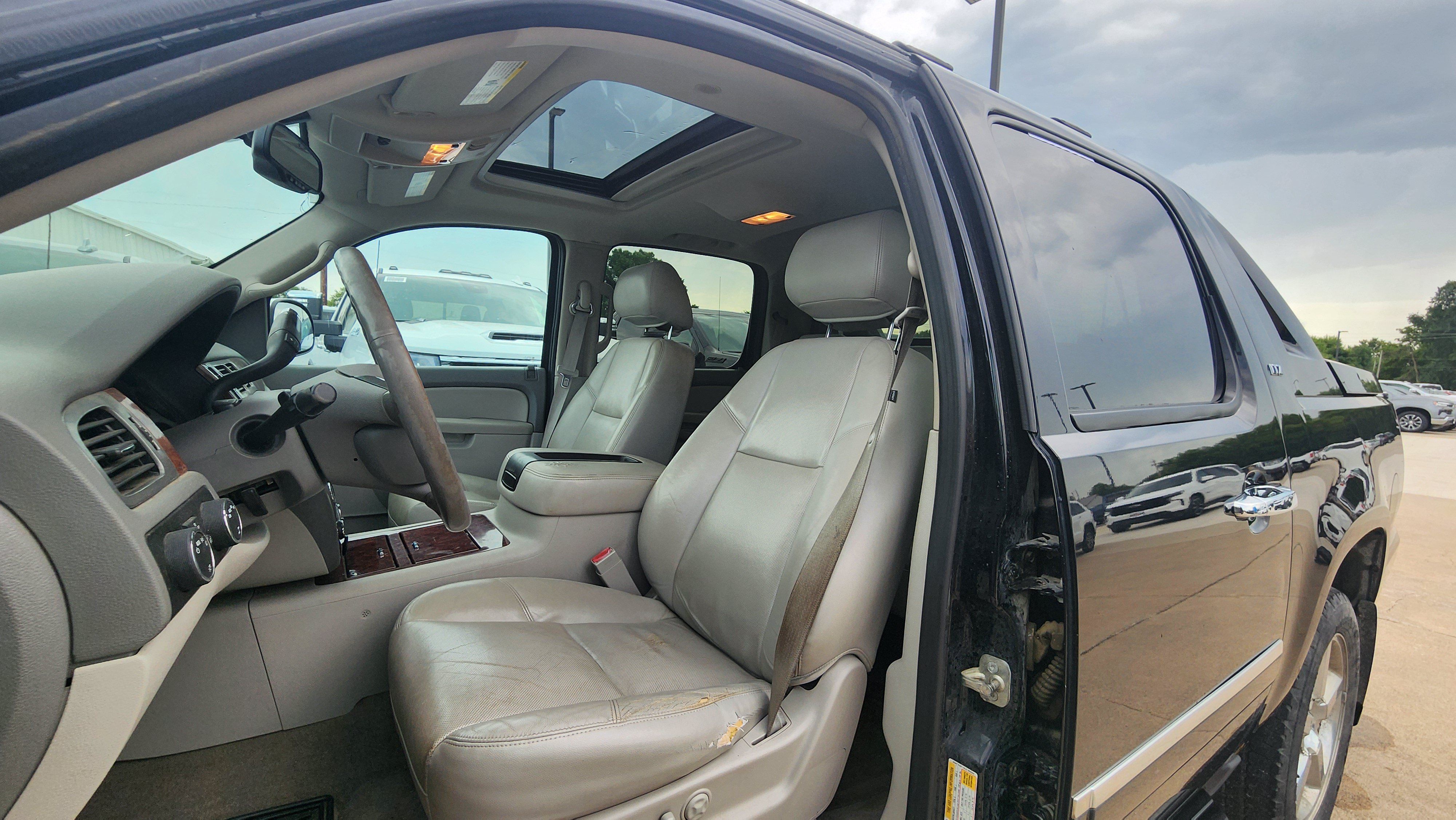 Used 2012 Chevrolet Avalanche LTZ AWD/4WD image 8