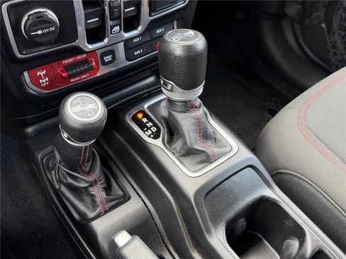 Used 2018 Jeep Wrangler Unlimited Rubicon AWD/4WD image 24