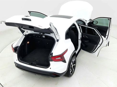 Used 2024 Chevrolet Trax RS w/ Sunroof Package image 23