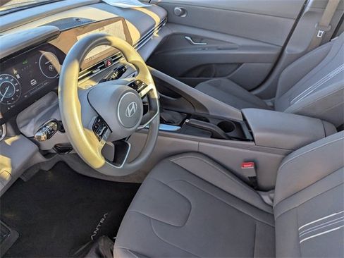 Used 2024 Hyundai Elantra SEL image 21