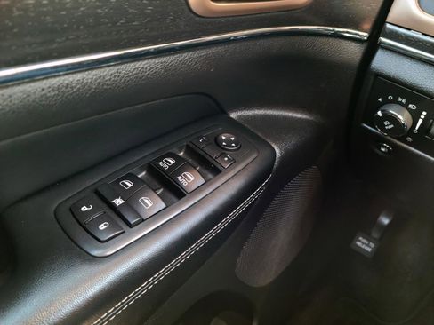 Used 2017 Jeep Grand Cherokee Limited AWD/4WD image 13