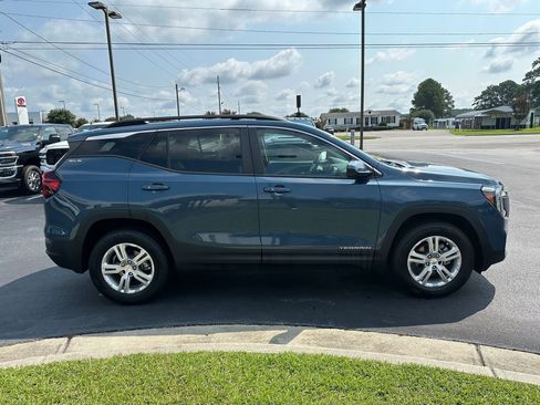 Used 2024 GMC Terrain SLE w/ Driver Convenience Package AWD/4WD image 4