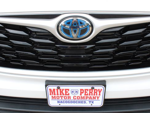 Used 2023 Toyota Highlander LE image 14