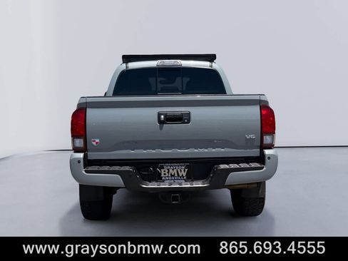 Used 2019 Toyota Tacoma TRD Off-Road AWD/4WD image 4