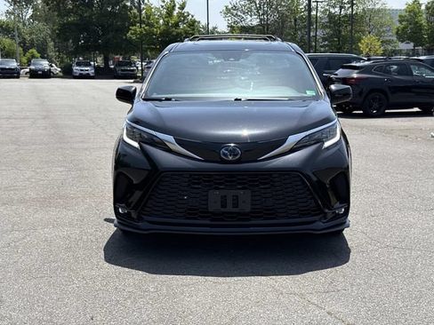 Used 2021 Toyota Sienna XSE w/ XSE Plus Package FWD image 6