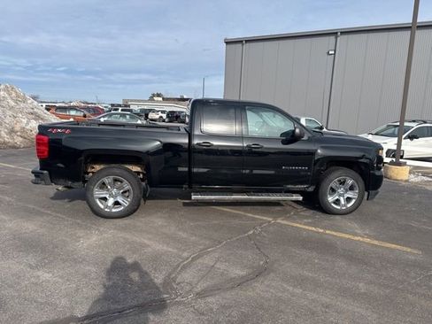 Used 2019 Chevrolet Silverado 1500 Custom w/ Custom Convenience Package image 2