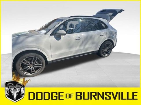 Used 2023 Porsche Cayenne image 1
