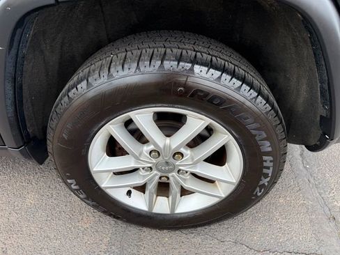 Used 2017 Jeep Grand Cherokee Laredo w/ Quick Order Package 23E image 12