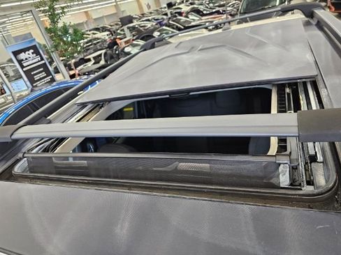 Used 2015 Jeep Renegade Latitude w/ Popular Equipment Group image 36