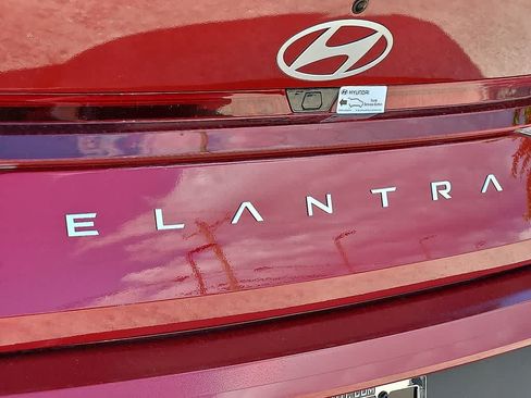Certified 2025 Hyundai Elantra Sport FWD image 23