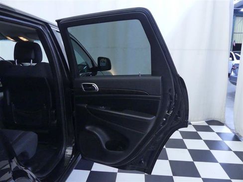 Used 2013 Jeep Grand Cherokee Laredo AWD/4WD image 22
