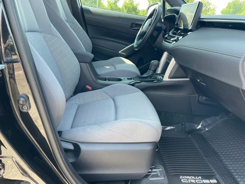 Used 2025 Toyota Corolla Cross AWD Hybrid image 15