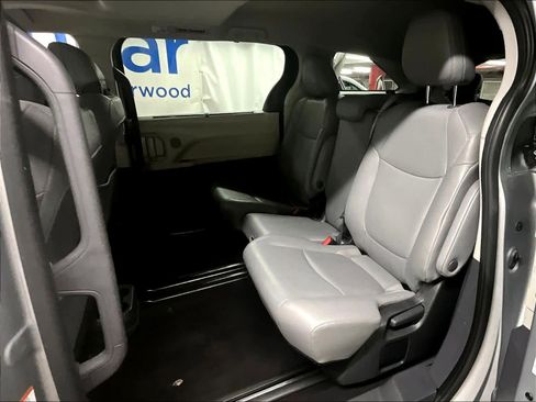 Certified 2024 Toyota Sienna XLE image 15