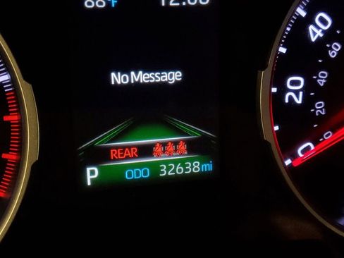 Used 2021 Toyota RAV4 LE image 23