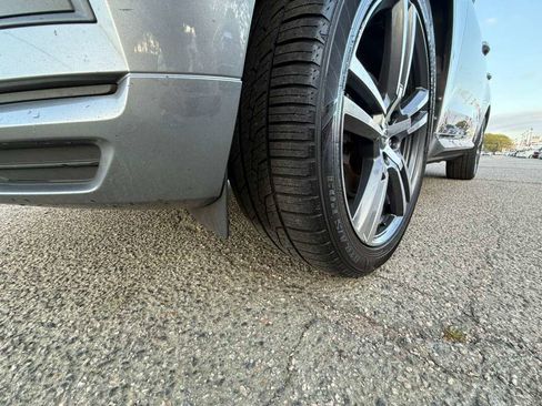 Used 2018 Volvo XC60 T5 Momentum w/ Vision Package image 19