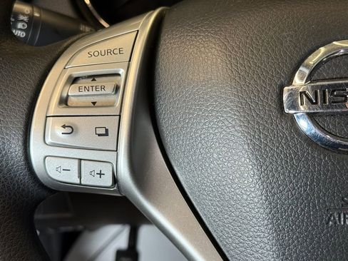 Used 2016 Nissan Rogue SV w/ SV Premium Package image 11