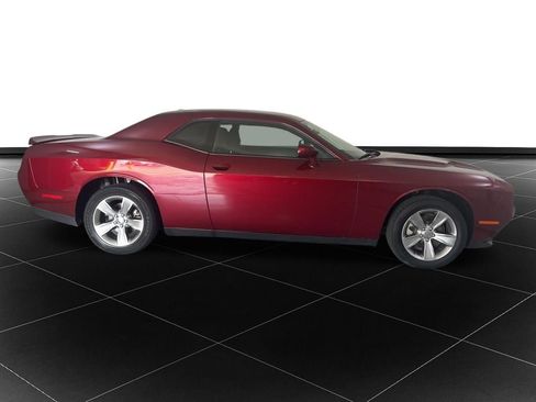 Used 2021 Dodge Challenger SXT w/ Driver Convenience Group RWD image 5
