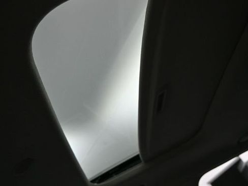 Certified 2023 Hyundai Venue SEL FWD image 18
