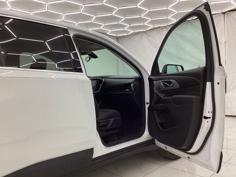 Used 2018 Chevrolet Traverse LS FWD image 17