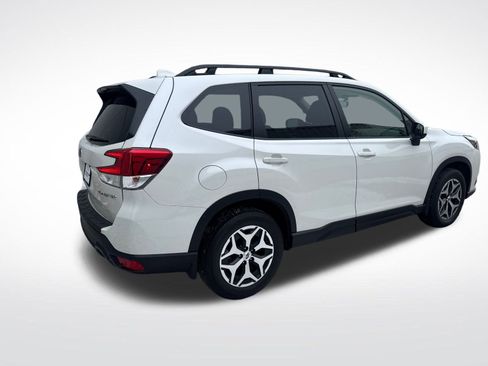 Used 2022 Subaru Forester Premium image 6