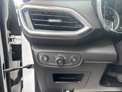 Used 2021 Chevrolet TrailBlazer ACTIV w/ Technology Package AWD/4WD image 18