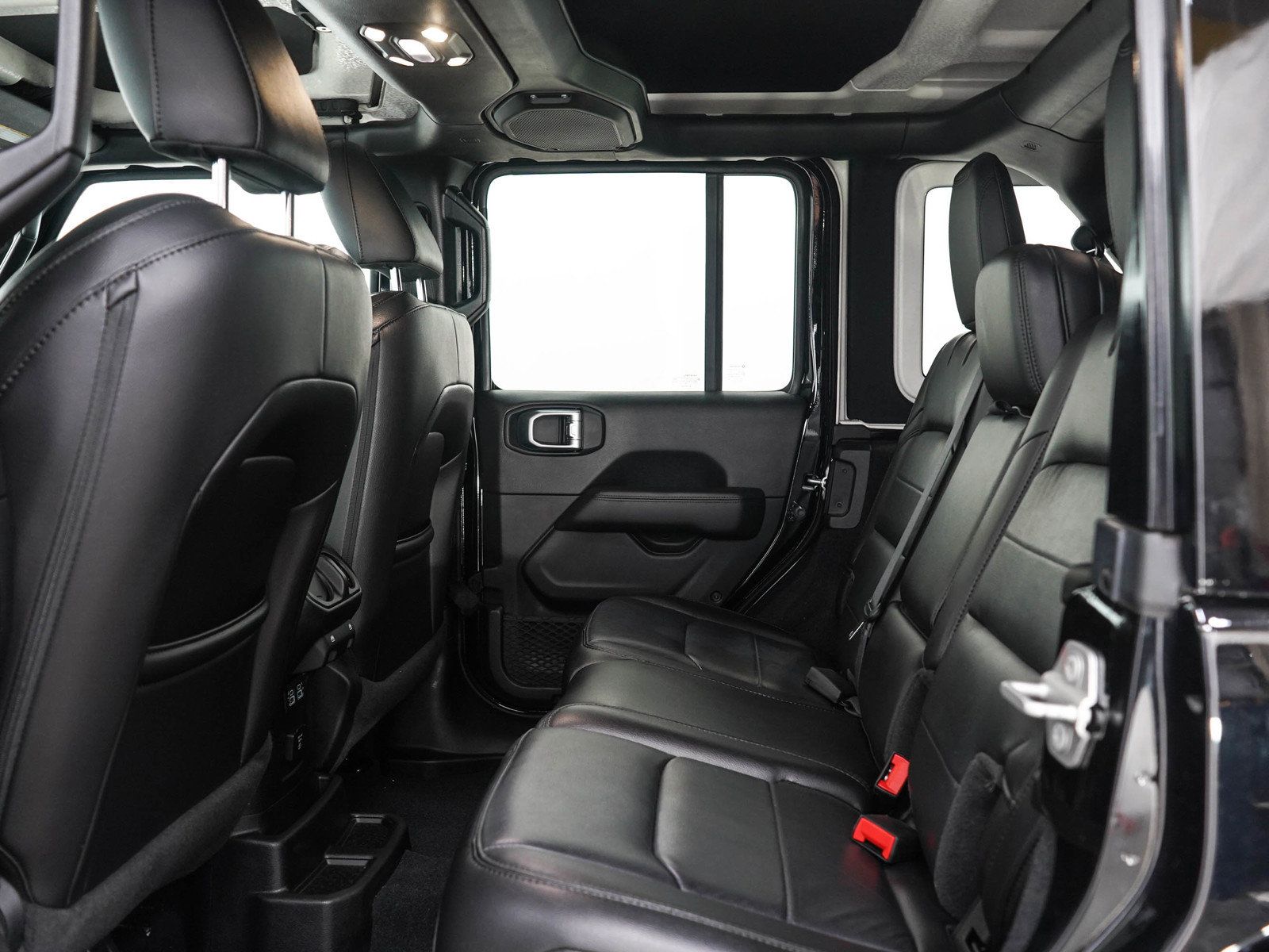Used 2020 Jeep Wrangler Unlimited Sahara AWD/4WD image 14