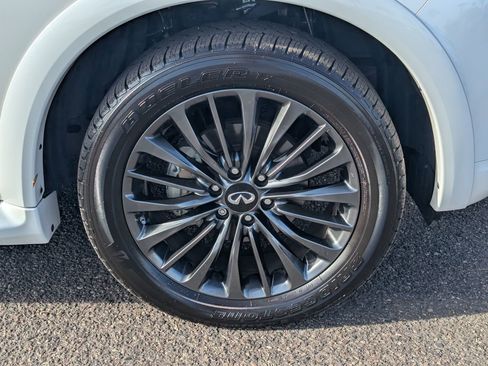 Certified 2024 INFINITI QX80 Sensory image 10