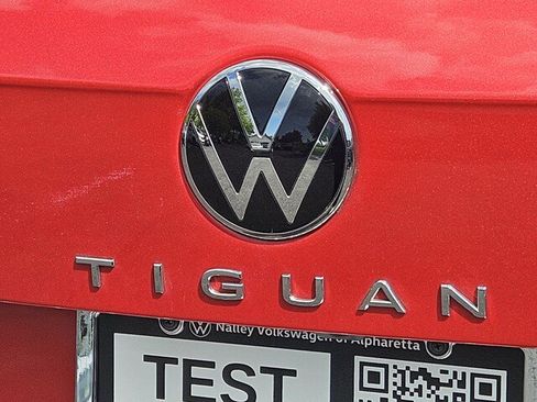 Certified 2024 Volkswagen Tiguan SE R-Line FWD image 31