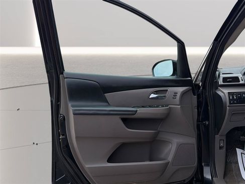 Used 2016 Honda Odyssey Touring Elite image 16