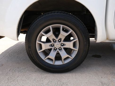 Used 2019 Nissan Frontier SL image 16