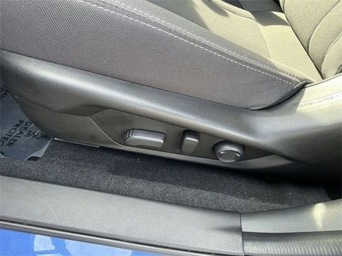 Used 2025 Subaru Crosstrek 2.0i Premium image 12